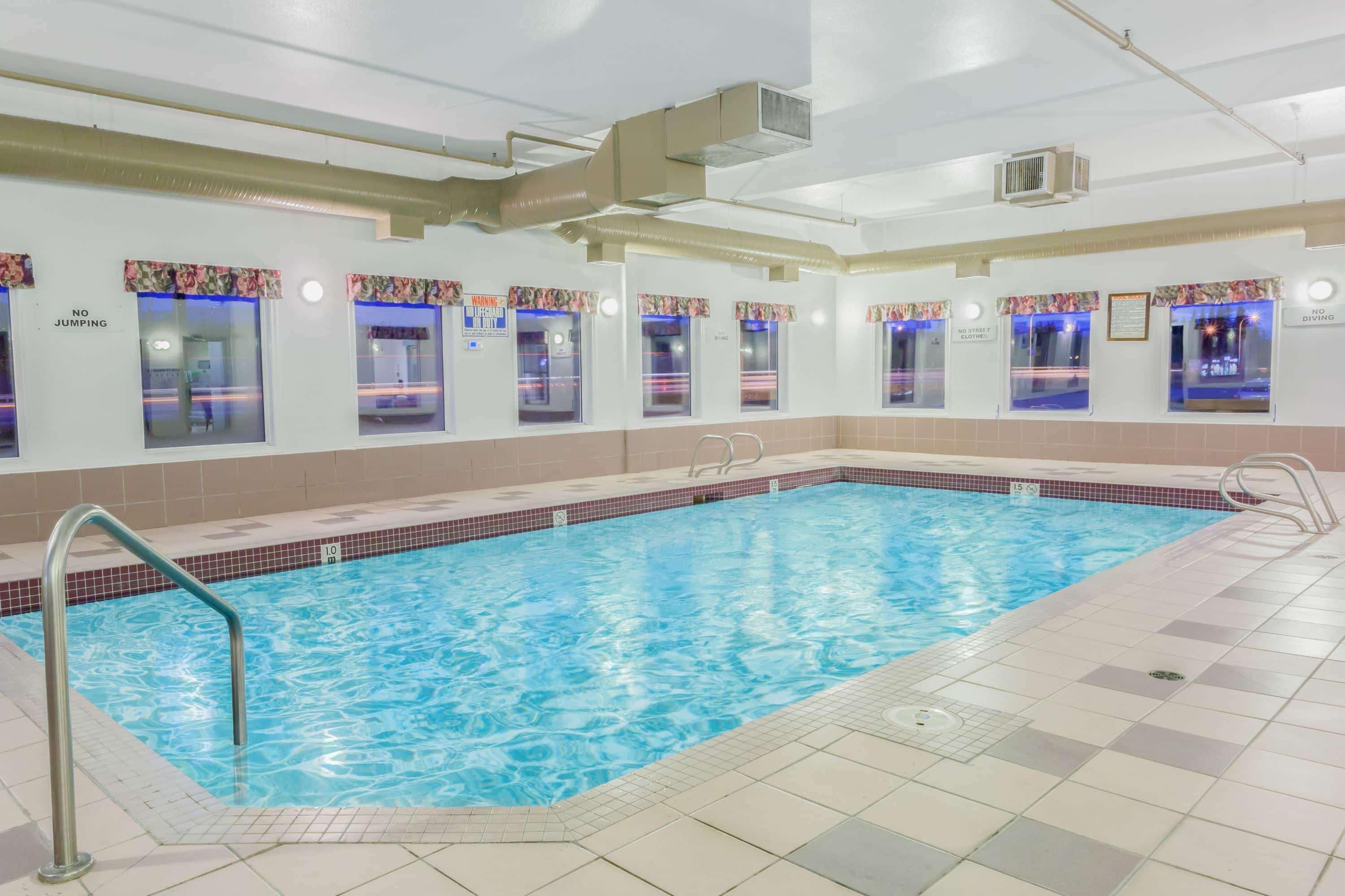 Super 8 By Wyndham 3* Hinton