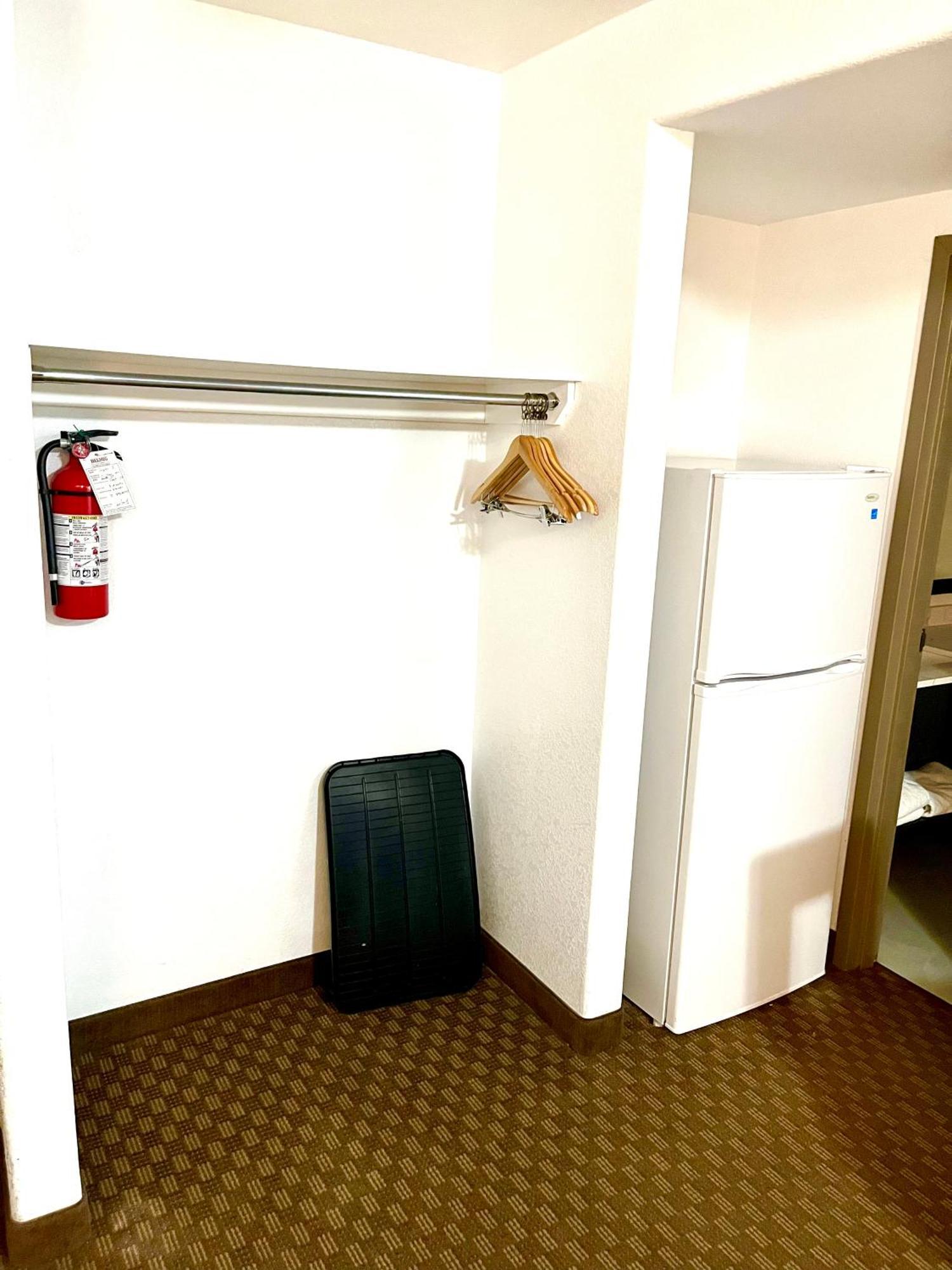 Super 8 By Wyndham Hotel