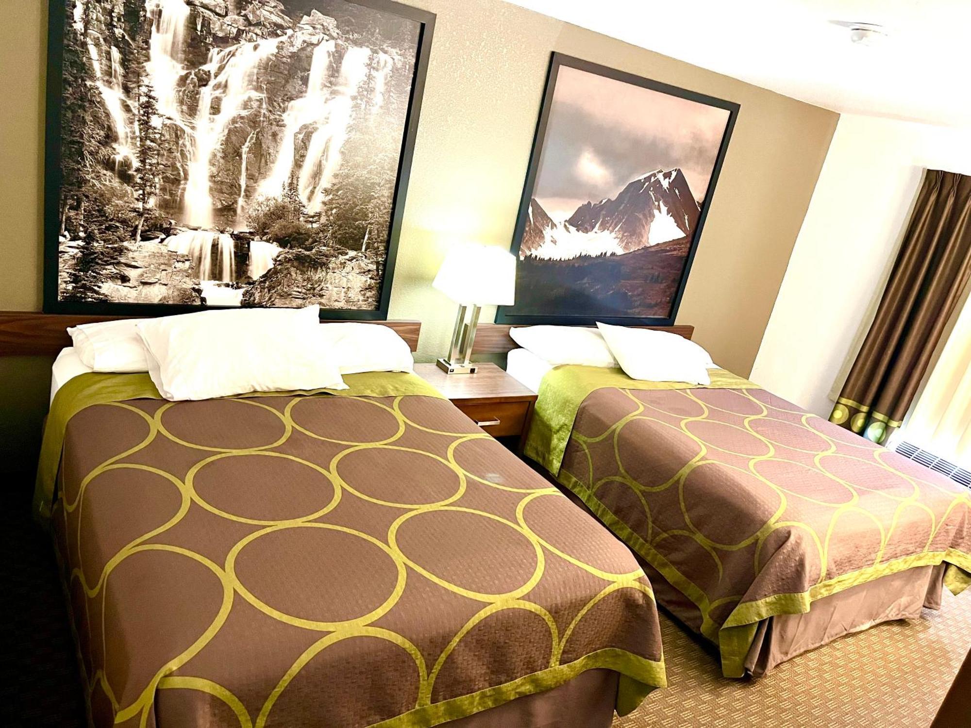 Super 8 By Wyndham Hotel