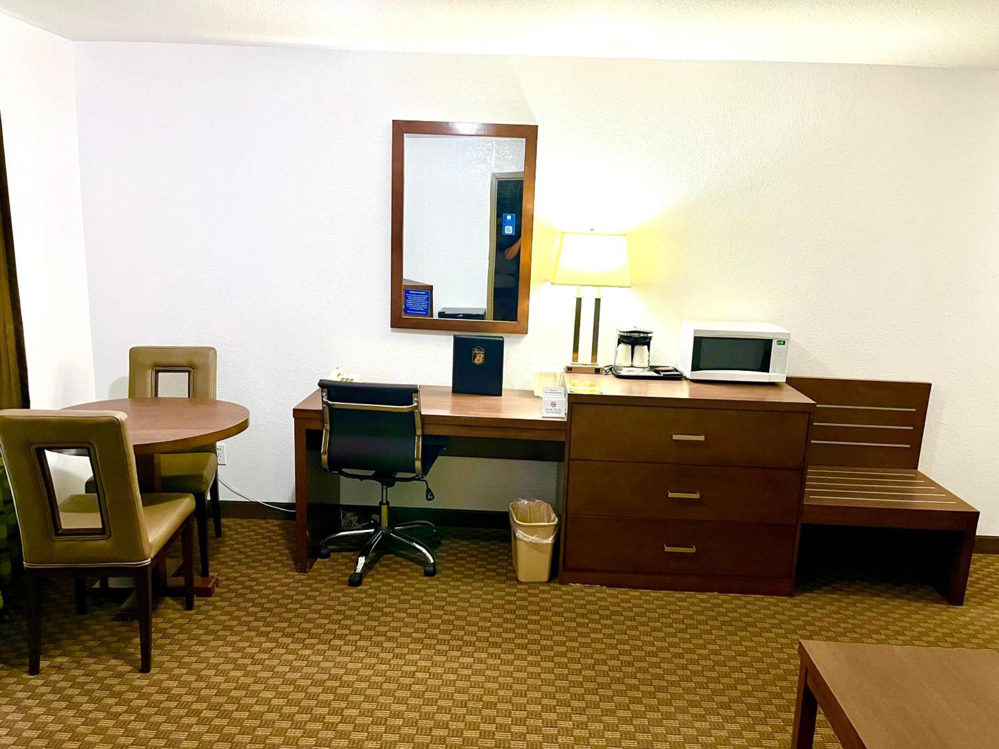 Hotel Super 8 By Wyndham 3*