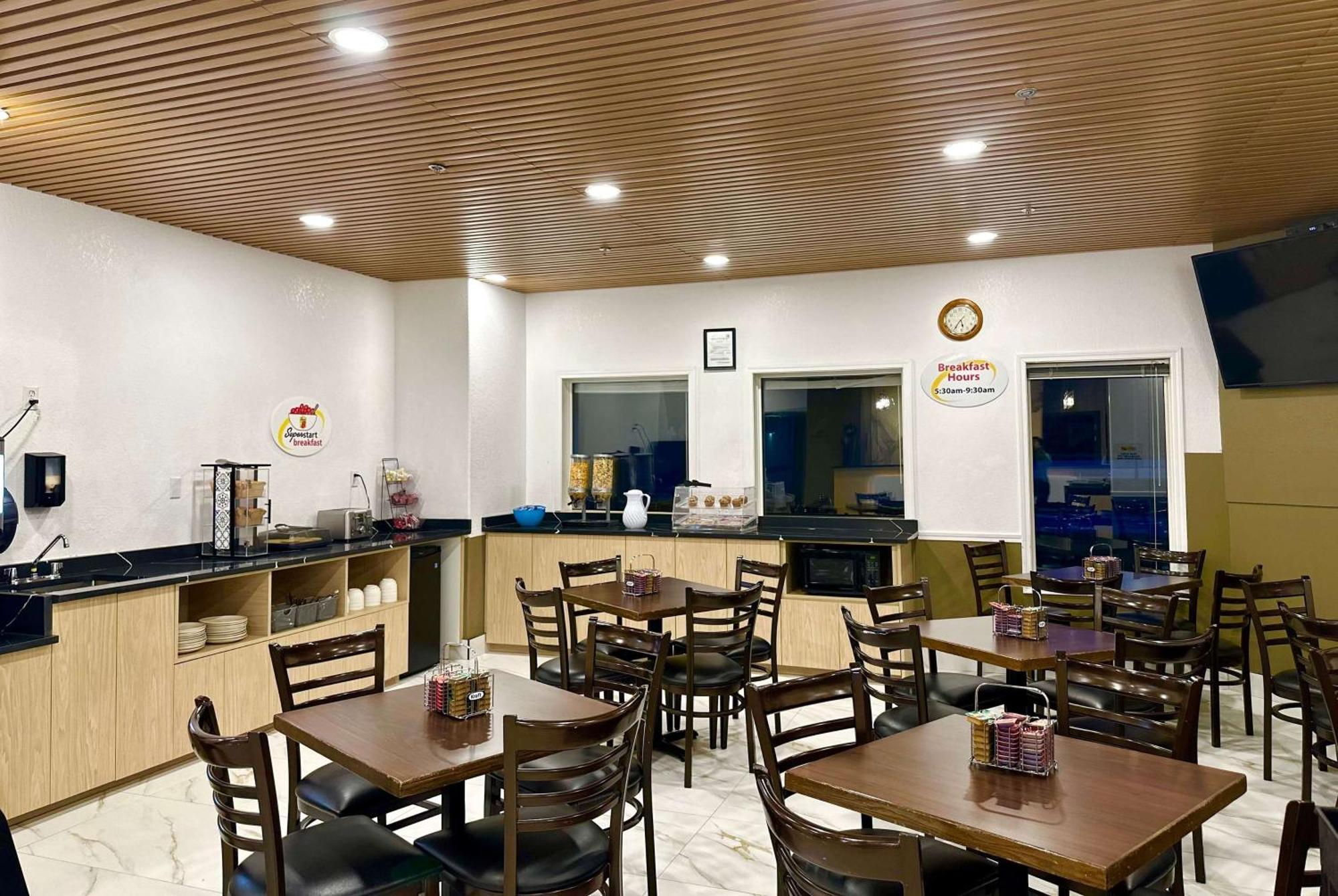 Super 8 By Wyndham Hotel 3*