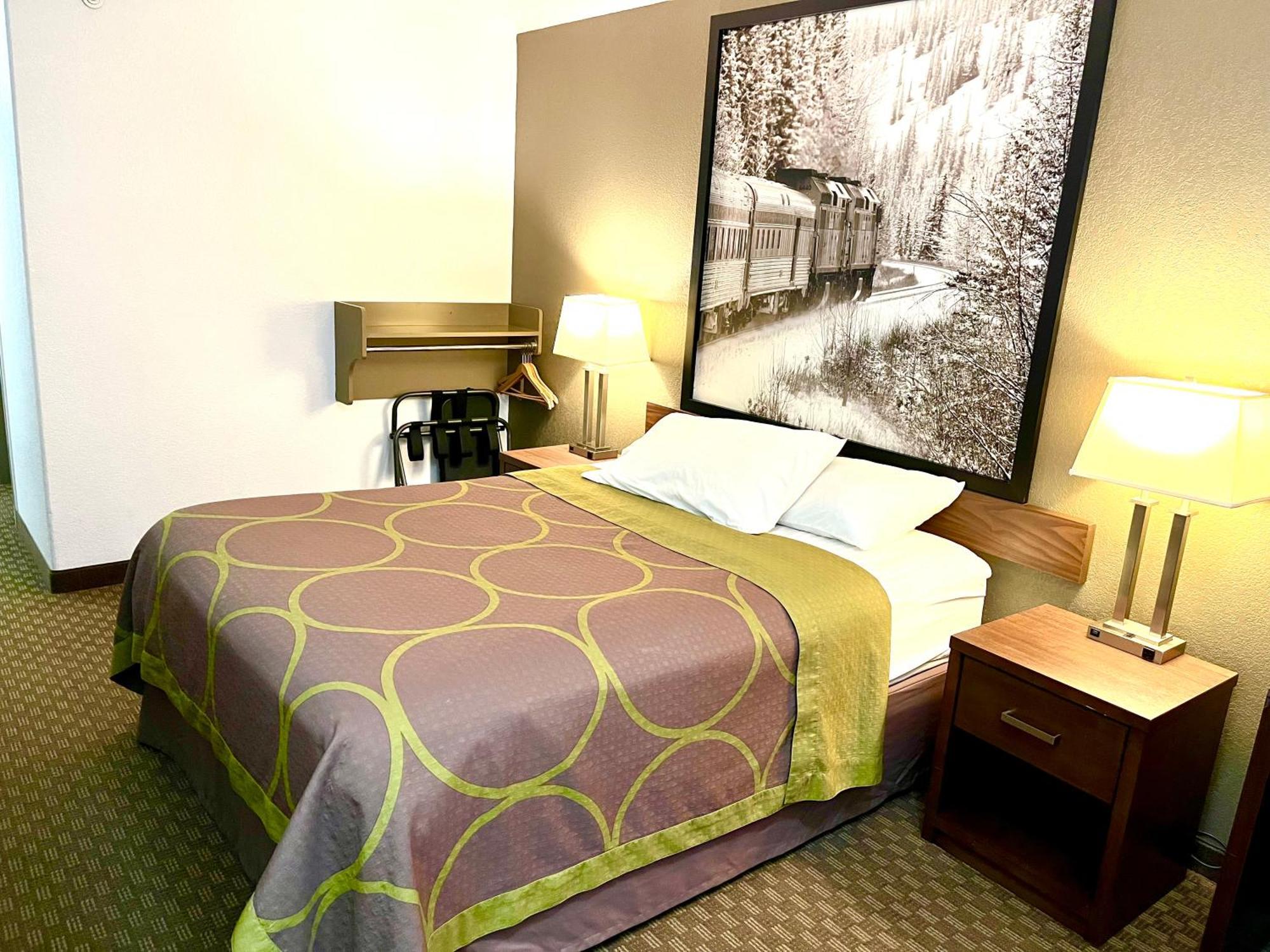 Hotel Super 8 By Wyndham Hinton