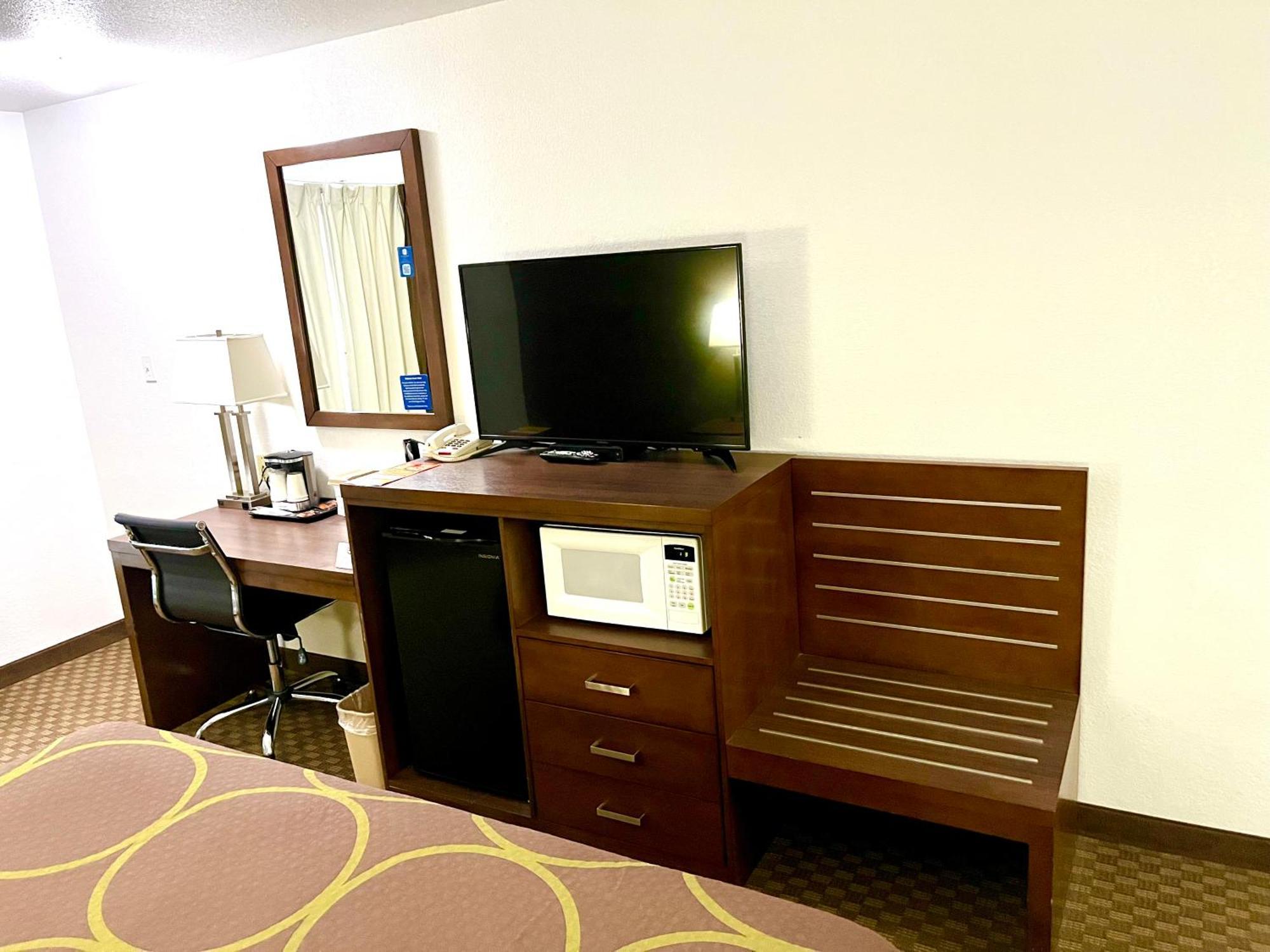 Super 8 By Wyndham Hotel